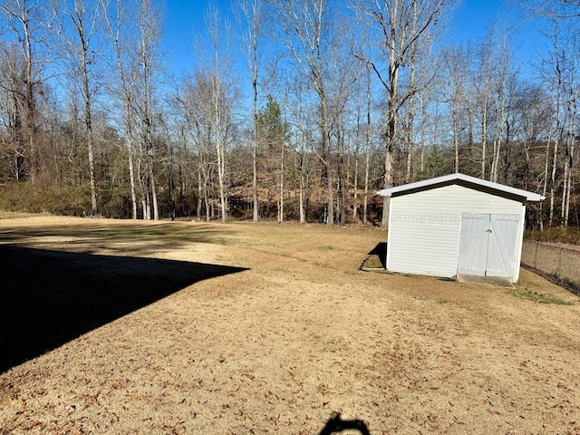 view of yard with a storage unit