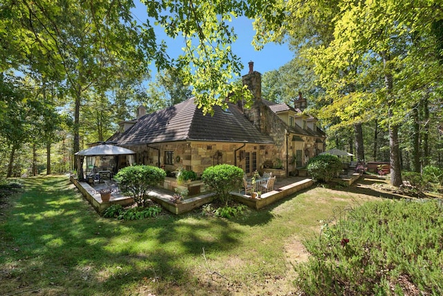 view of yard with a patio area