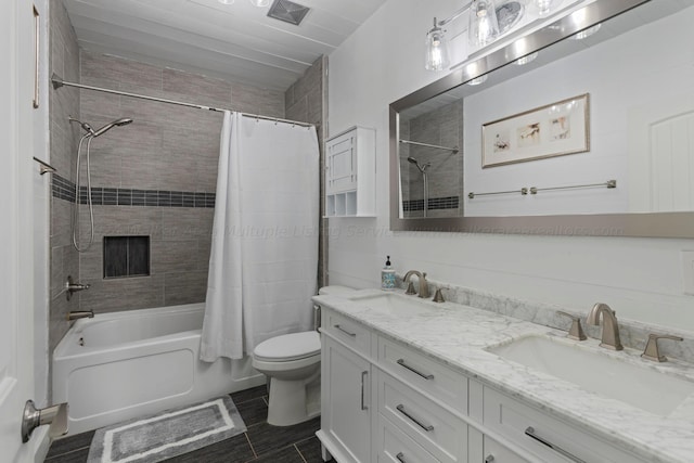 full bath with visible vents, a sink, toilet, and shower / bath combo with shower curtain