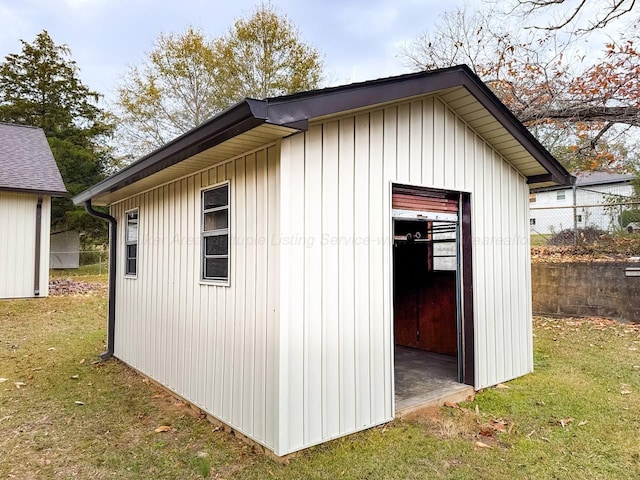 view of outdoor structure with a yard