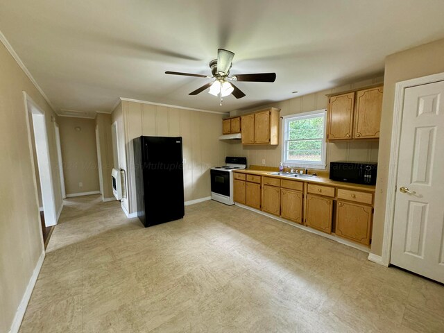 kitchen featuring crown molding, sink, ceiling fan, and black appliances