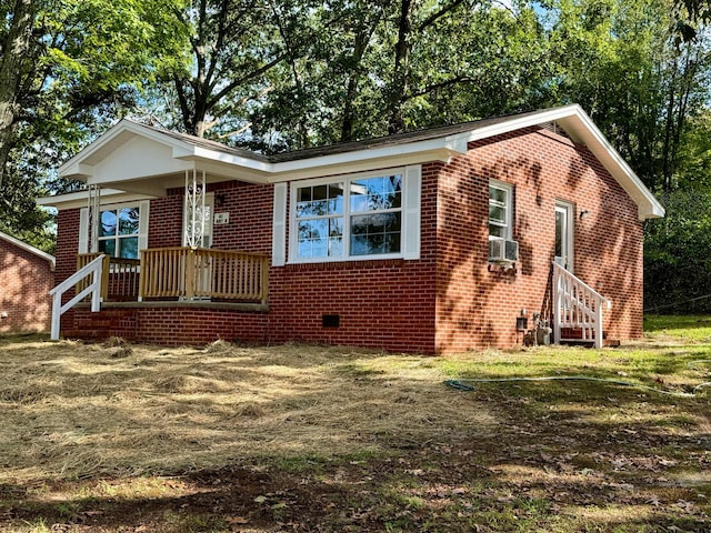 view of front of home featuring a front yard and cooling unit