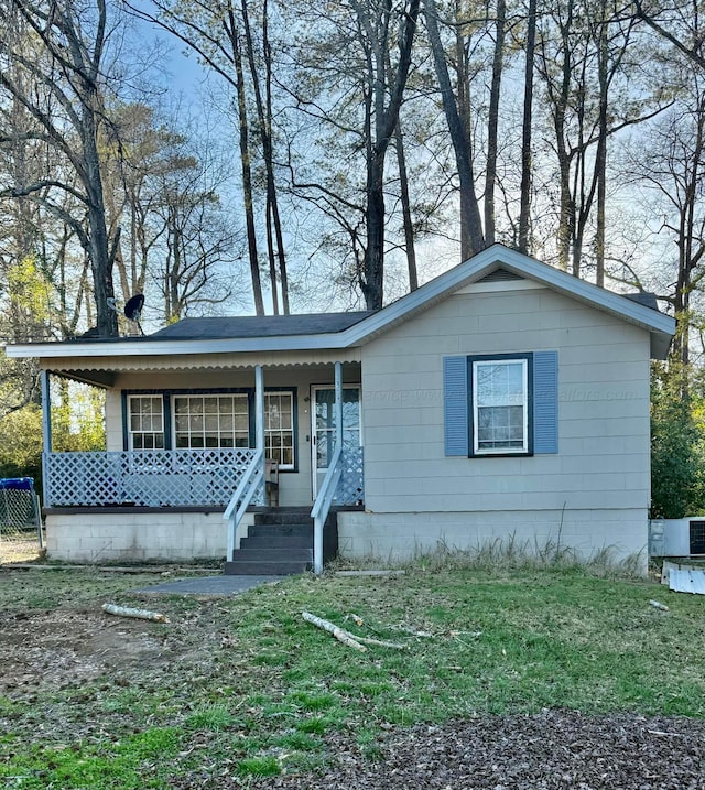 view of front facade with a porch and a front yard