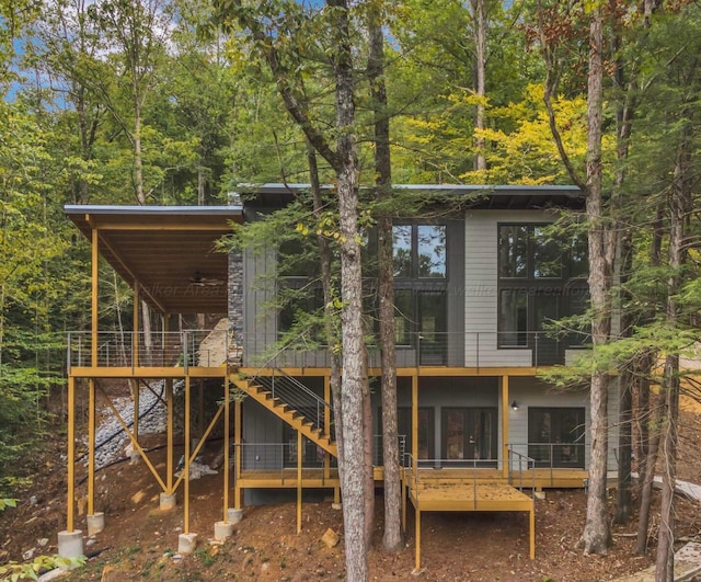 exterior space featuring ceiling fan