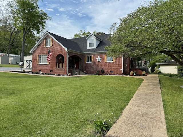 view of front facade featuring a front lawn and covered porch