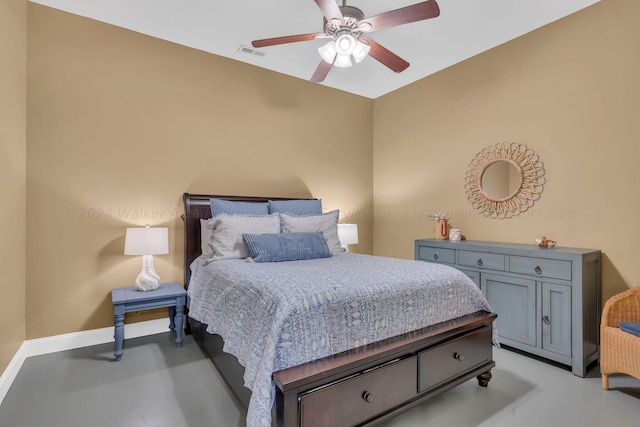 bedroom with ceiling fan