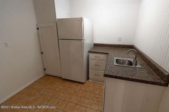 kitchen featuring sink, white fridge, and light tile patterned floors