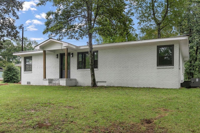 single story home featuring crawl space, brick siding, and a front yard