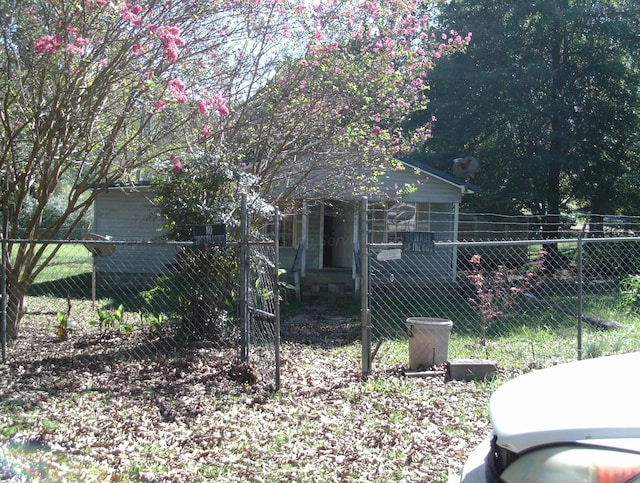 2665 Holly Rd, Jasper, AL 35501 - view of front of property featuring fence private yard