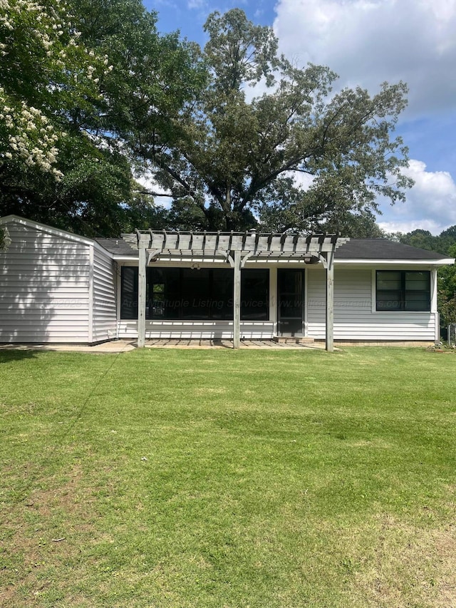 700 S 5th Ave, Jasper, AL 35501 - rear view of house featuring a pergola and a yard