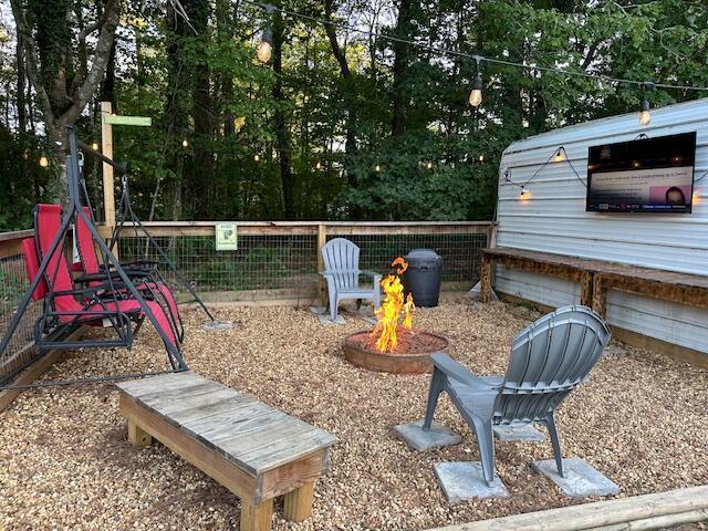 view of yard featuring an outdoor fire pit