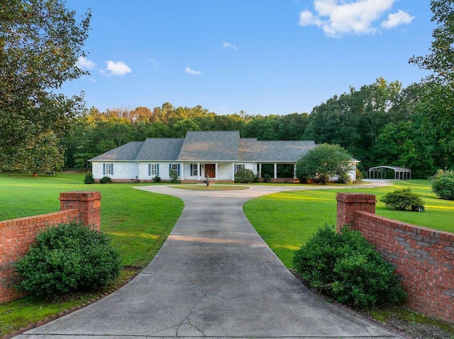 5746 Old Birmingham Hwy, Jasper, AL 35501 - single story home with a front yard and driveway