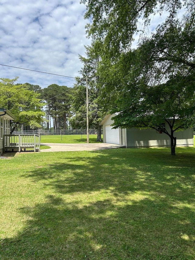 1728 Primrose Dr, Cullman, AL 35055 - view of yard featuring a garage, driveway, and an outbuilding