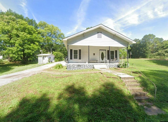1902 Williams St, Jasper, AL 35501 - view of front facade with covered porch and a front yard