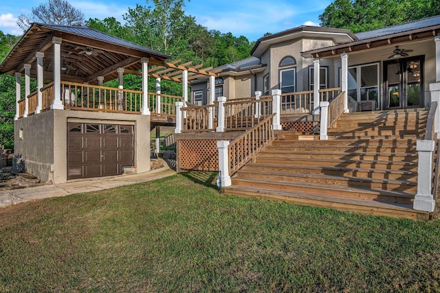 exterior space with a ceiling fan, stucco siding, a front yard, and metal roof