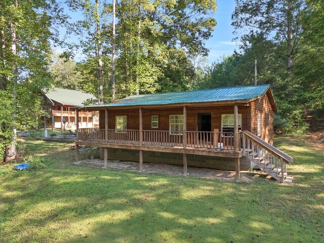 back of house featuring a yard