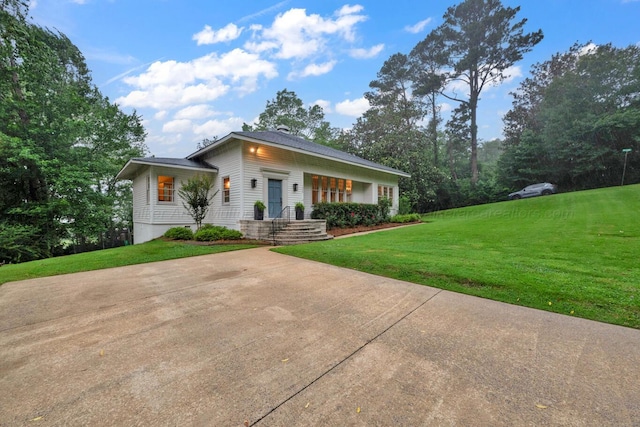 1600 Birmingham Ave, Jasper, AL 35501 - view of front facade with a front yard