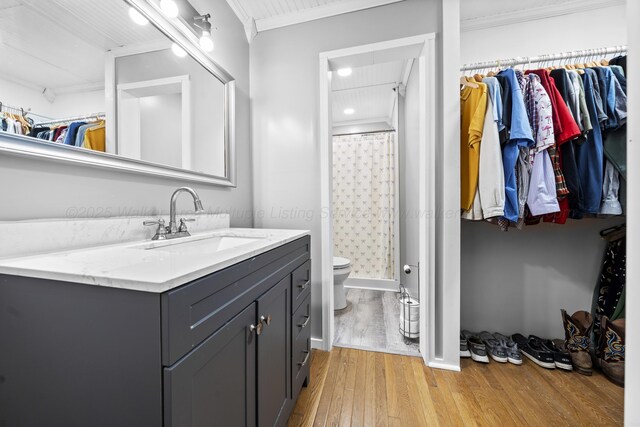 1812 N Walston Rd, Jasper, AL 35504 - full bath with wood finished floors, vanity, ornamental molding, a spacious closet, and a shower with shower curtain