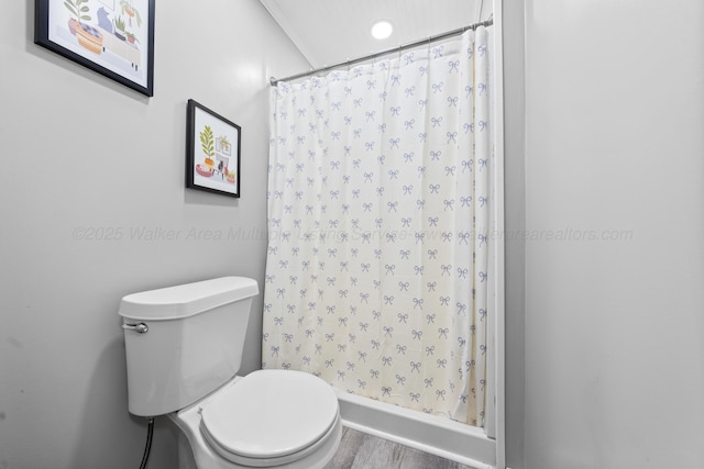 1812 N Walston Rd, Jasper, AL 35504 - full bath featuring wood finished floors and a shower with shower curtain