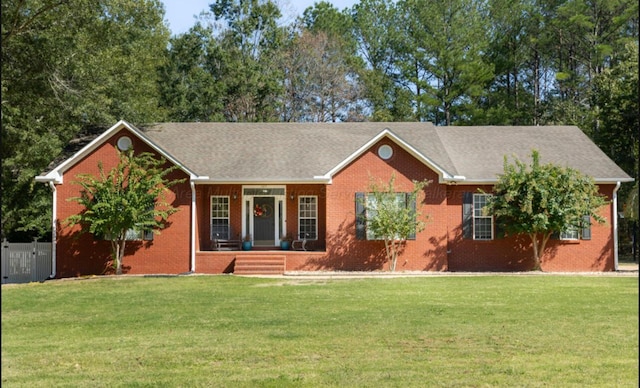 ranch-style house featuring a front yard