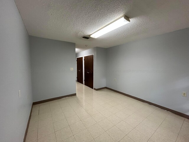 9670 Smith Lake Rd, Jasper, AL 35504 - bathroom featuring shower / tub combo, a textured ceiling, and tile patterned floors