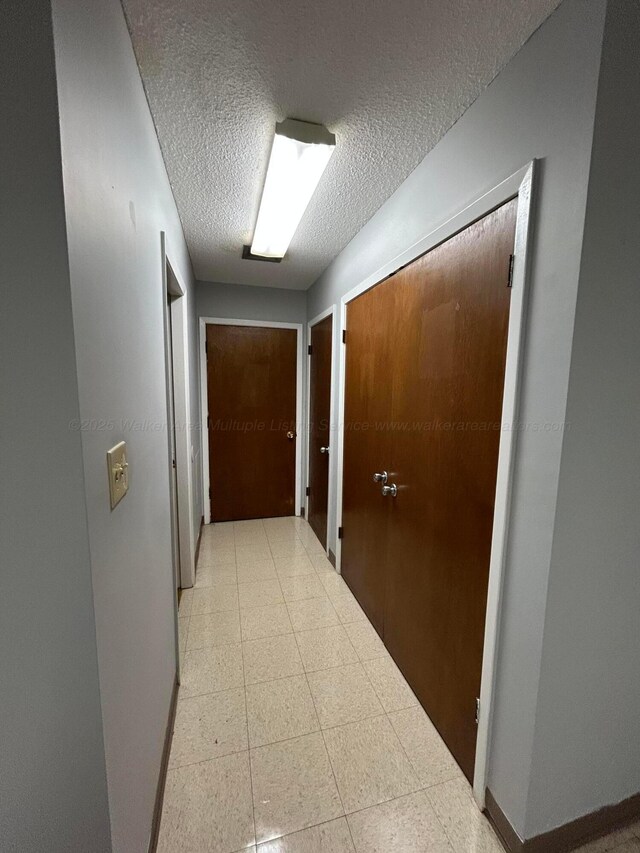 9670 Smith Lake Rd, Jasper, AL 35504 - bathroom with shower / bath combo and a textured ceiling