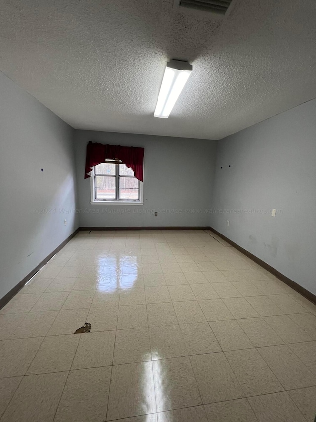 9670 Smith Lake Rd, Jasper, AL 35504 - empty room featuring a textured ceiling