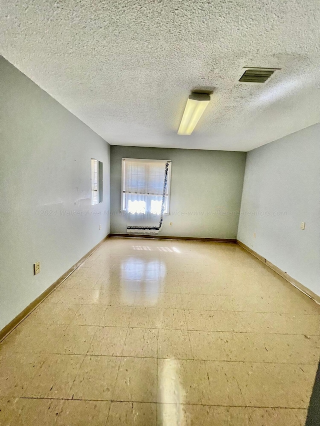 9670 Smith Lake Rd, Jasper, AL 35504 - unfurnished room with baseboards