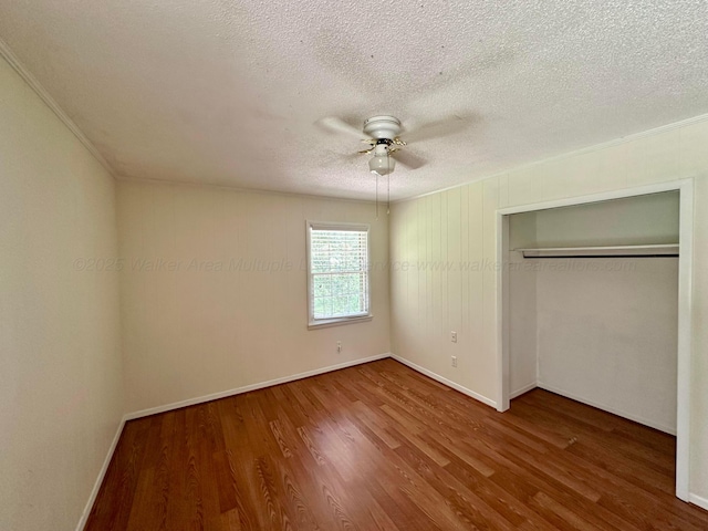 312 Crescent Cir, Jasper, AL 35503 - unfurnished bedroom featuring wood finished floors, a textured ceiling, crown molding, a closet, and ceiling fan