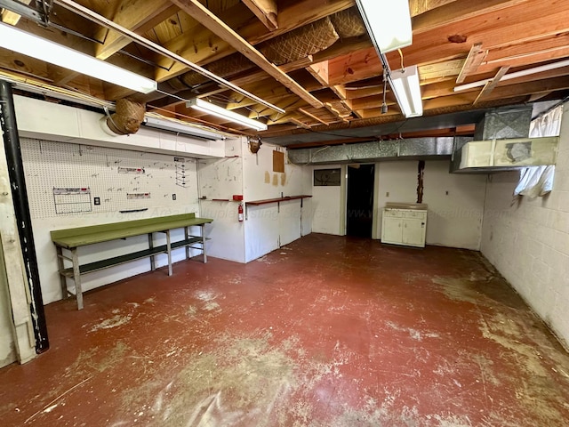 312 Crescent Cir, Jasper, AL 35503 - unfinished below grade area featuring a workshop area