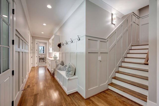 397 Blue Water Pointe Dr, Jasper, AL 35504 - interior space with a wainscoted wall, light wood-type flooring, a decorative wall, visible vents, and recessed lighting