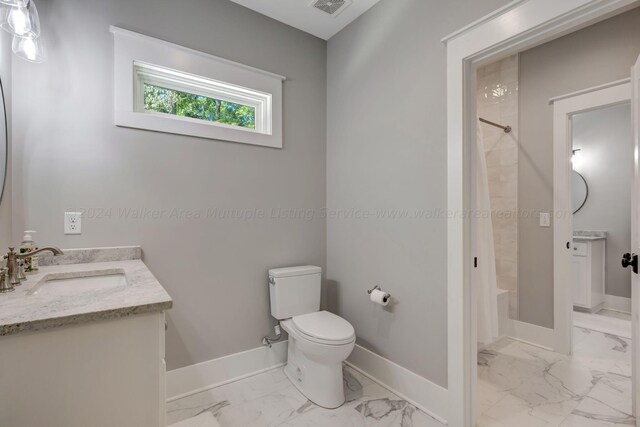 397 Blue Water Pointe Dr, Jasper, AL 35504 - bathroom featuring toilet, vanity, curtained shower, marble finish floor, and baseboards