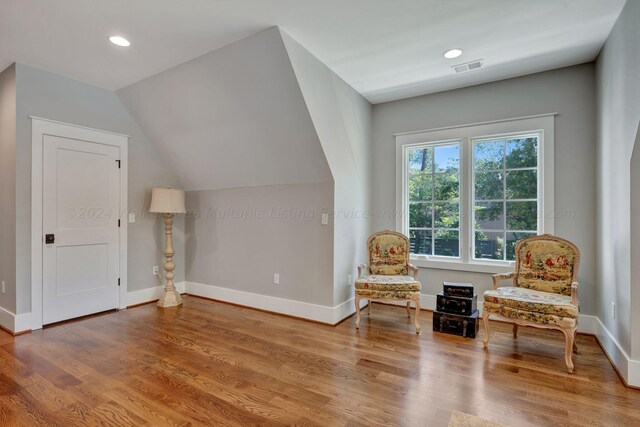 397 Blue Water Pointe Dr, Jasper, AL 35504 - living area featuring baseboards, visible vents, wood finished floors, and recessed lighting