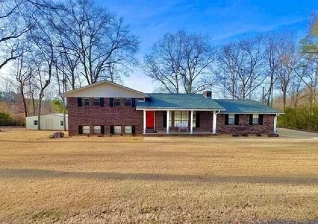 split level home with a front lawn