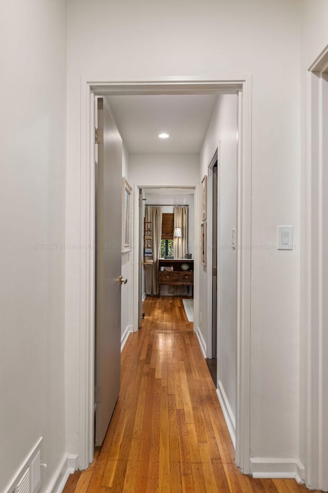 400 N Crest Cir, Jasper, AL 35501 - corridor featuring wood finished floors, baseboards, and recessed lighting
