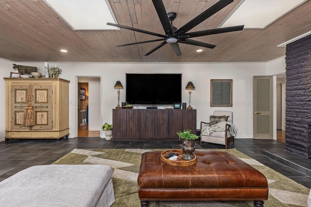 400 N Crest Cir, Jasper, AL 35501 - living area featuring wood ceiling, ceiling fan, a skylight, baseboards, and recessed lighting