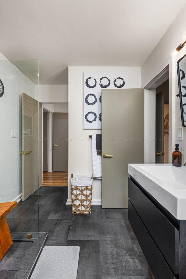 400 N Crest Cir, Jasper, AL 35501 - bathroom with vanity