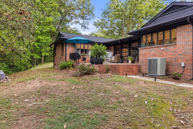 400 N Crest Cir, Jasper, AL 35501 - view of front of home featuring central AC unit and brick siding