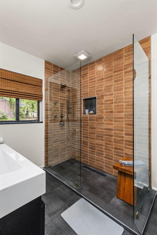 400 N Crest Cir, Jasper, AL 35501 - bathroom with a tile shower