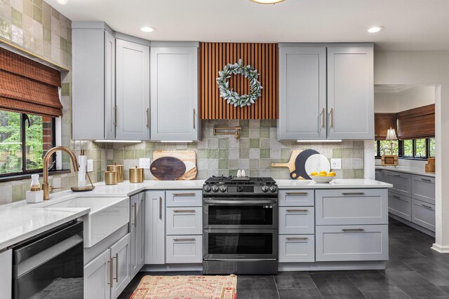 400 N Crest Cir, Jasper, AL 35501 - kitchen with double oven range, dishwasher, a sink, gray cabinets, and plenty of natural light