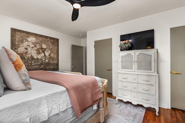400 N Crest Cir, Jasper, AL 35501 - bedroom featuring wood finished floors and ceiling fan