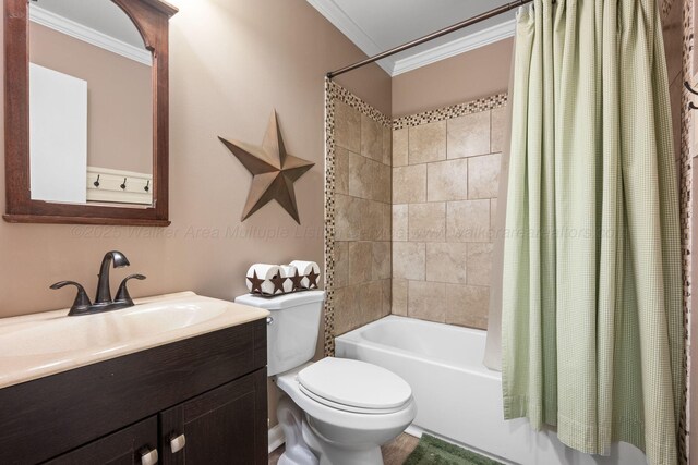 58 Lake Ln, Jasper, AL 35504 - bathroom with crown molding, toilet, vanity, and shower / bath combo