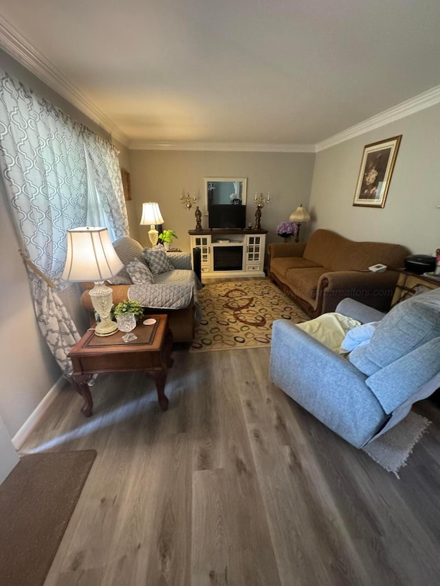 1107 Forest Rd, Jasper, AL 35504 - living area with wood finished floors and ornamental molding