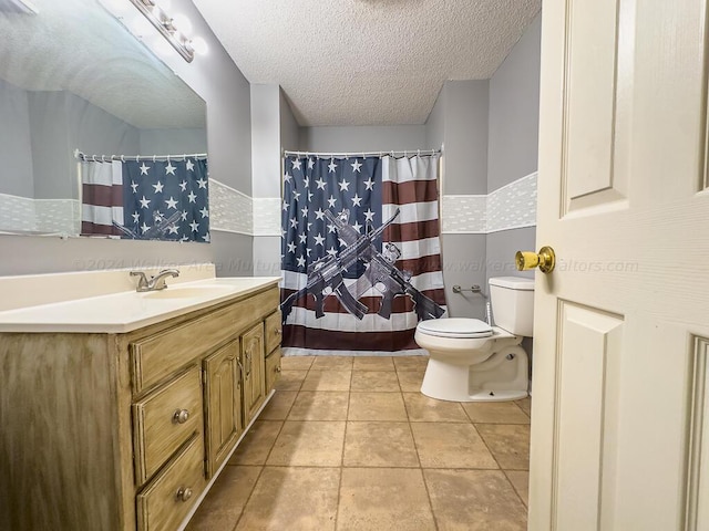 501 Duskin Rd, Jasper, AL 35504 - bathroom with tile patterned floors, toilet, vanity, a shower with curtain, and a textured ceiling
