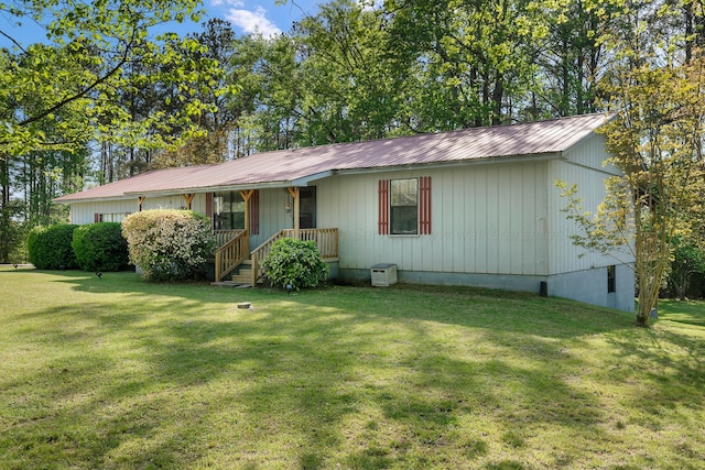 single story home featuring a front lawn and metal roof