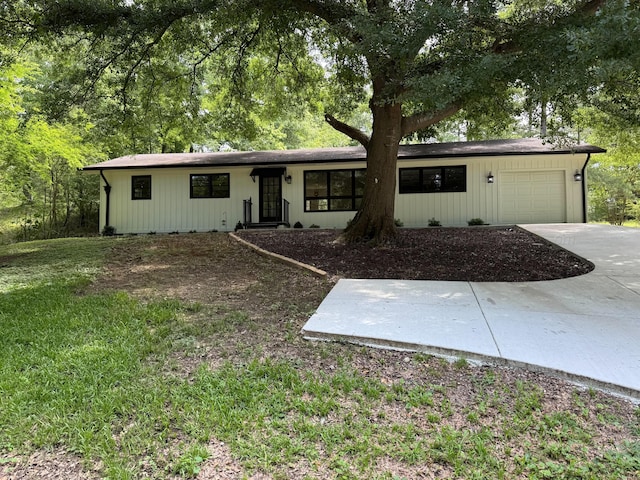 2301 E 20th Ave, Jasper, AL 35501 - single story home featuring a garage and driveway