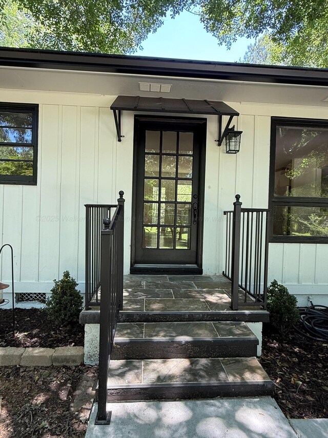 2301 E 20th Ave, Jasper, AL 35501 - view of exterior entry featuring board and batten siding