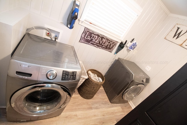 1602 27th St, Haleyville, AL 35565 - laundry area with washer / dryer and wood finished floors