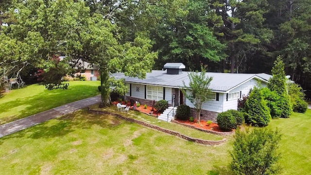 1602 27th St, Haleyville, AL 35565 - ranch-style house with a front yard and driveway