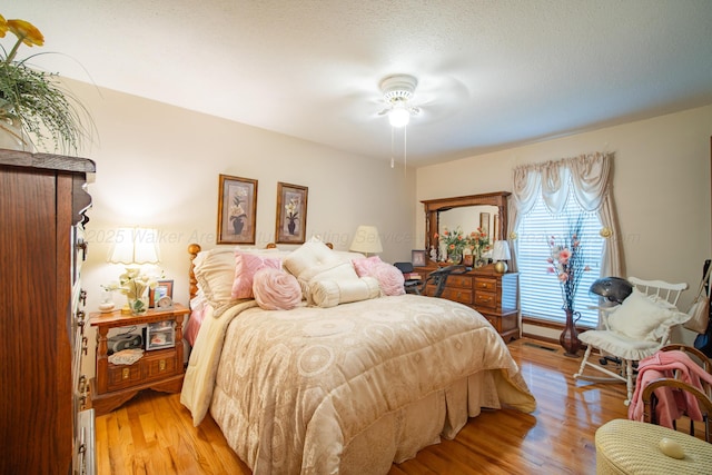1925 Sharon Blvd, Dora, AL 35062 - bedroom featuring light wood finished floors
